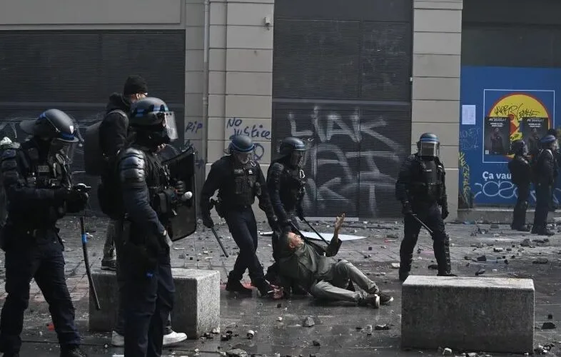 فرانسه در آستانه انفجار؛ فراخوان جلیقهزردها و احتمال مسدودی شبکههای اجتماعی! فرانسه در آستانه انفجار؛ فراخوان جلیقهزردها و احتمال مسدودی شبکههای اجتماعی!