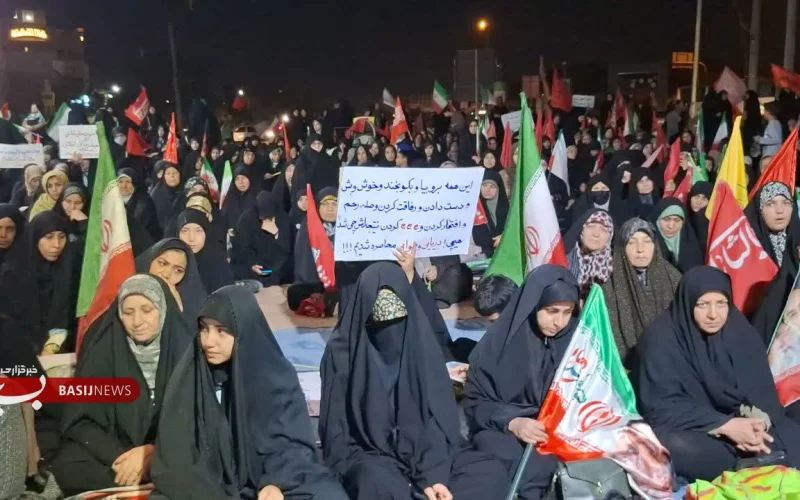 جهاد تبیین، مکمل ایستادگی مردم در میدان دفاع از ایران است جهاد تبیین، مکمل ایستادگی مردم در میدان دفاع از ایران است