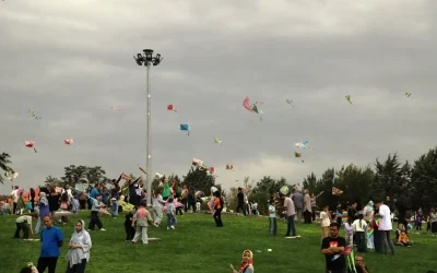 روز شادی بچههای قزوین در جشن بزرگ پرواز بادبادکها رقم خورد